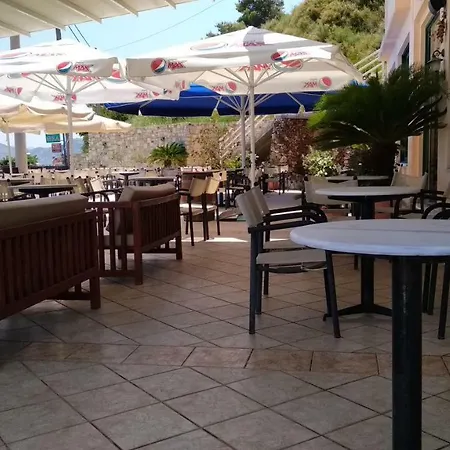 Thea מלון דירות פראליה קימיס